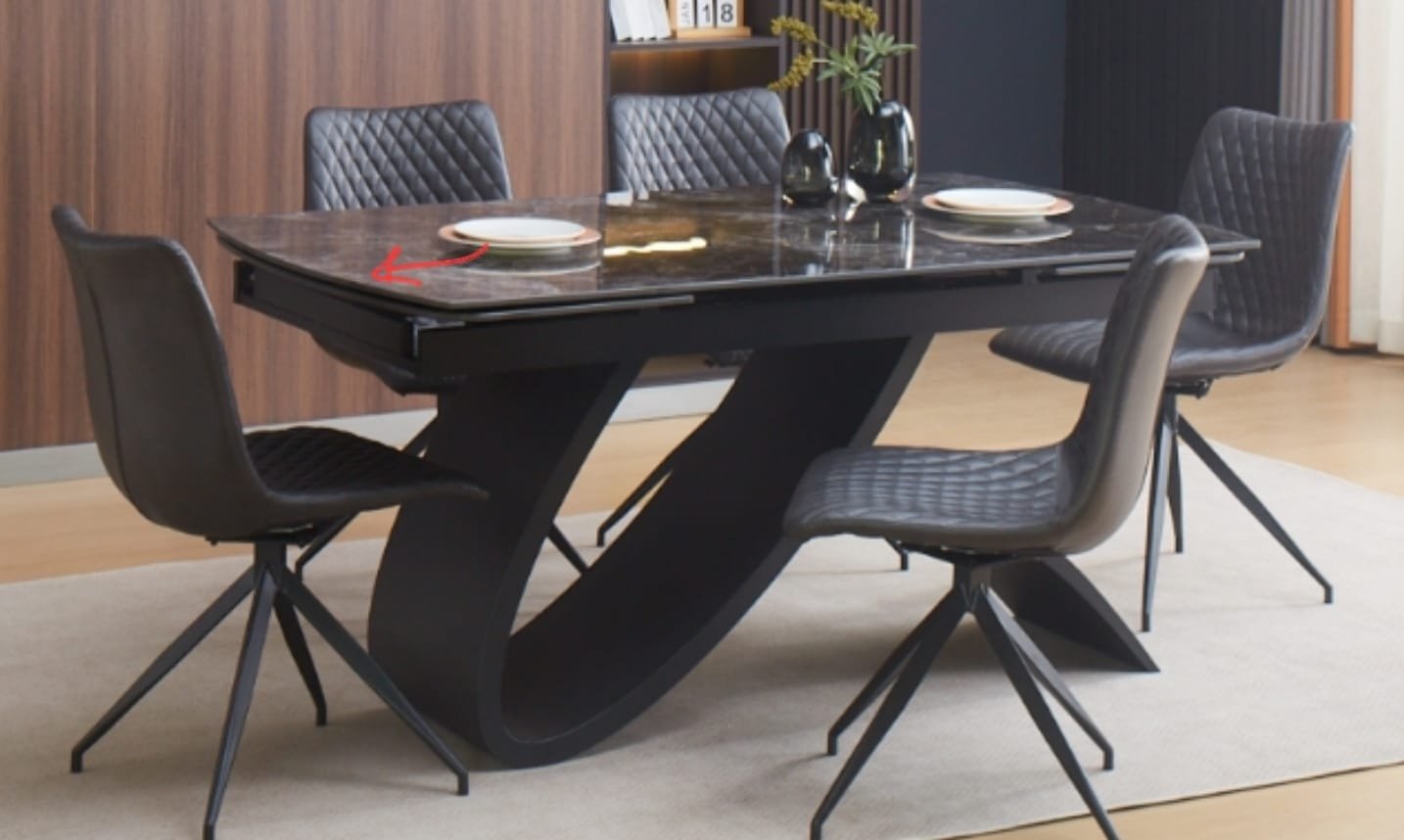 AURELIA WITH INFINITY LEGS